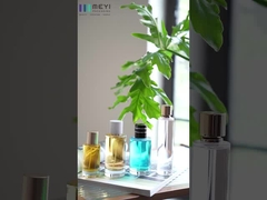 chai nước hoa với nắp nước hoa